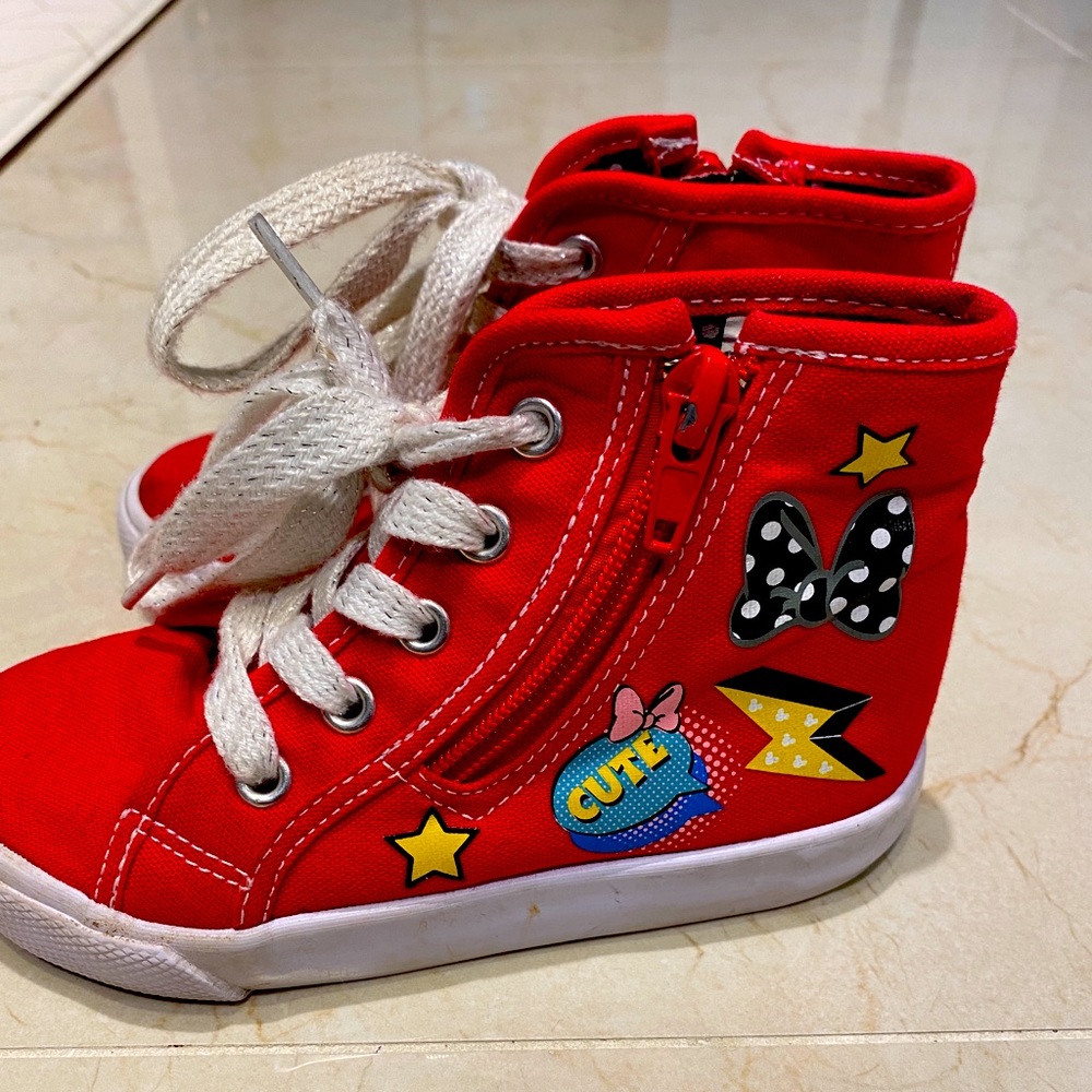 Minnie Mouse high top ‘chucks’